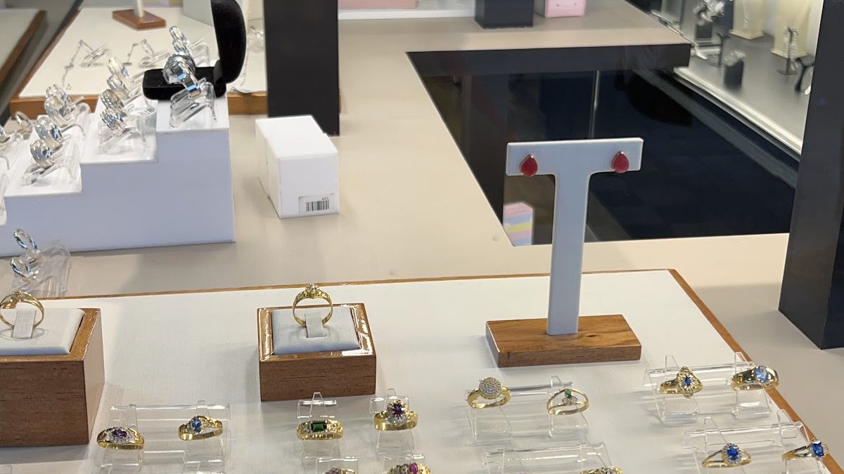 Opala em Joias: Pedra de Outubro e Cuidados